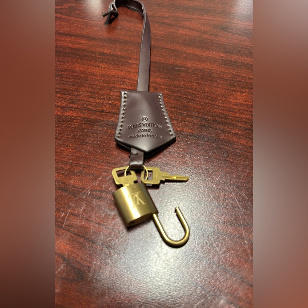 Vernis Clochette With Brass Lock & 2 Key Set